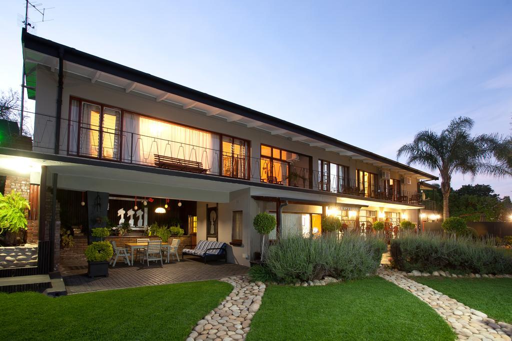 Miles B&B Guest House Oudtshoorn Exterior photo