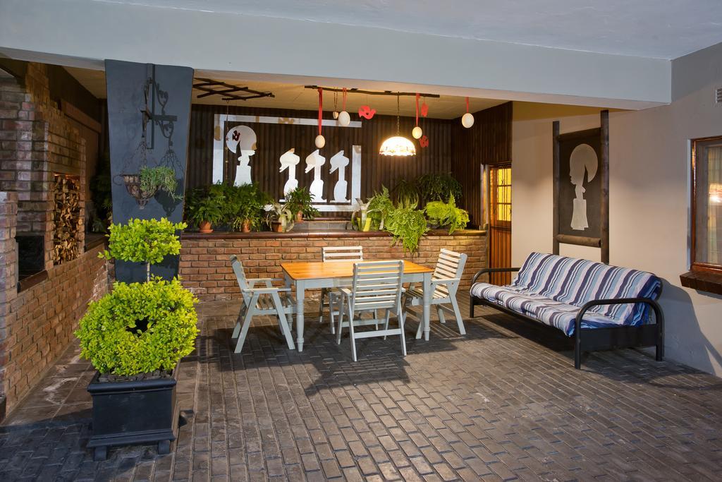 Miles B&B Guest House Oudtshoorn Exterior photo