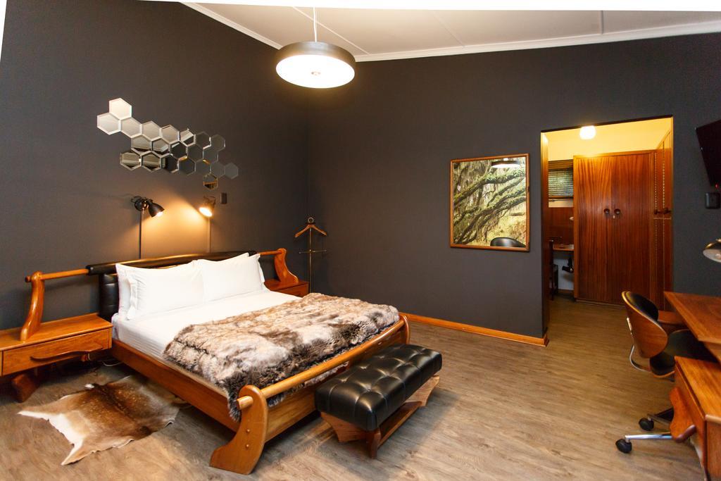 Miles B&B Guest House Oudtshoorn Exterior photo